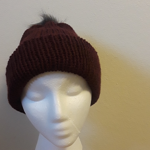 purple pom pom beanie - Picture 3 of 4